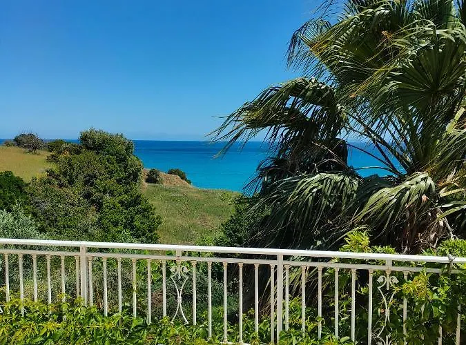 Kalamies - Secluded Skala (Kefalonia)